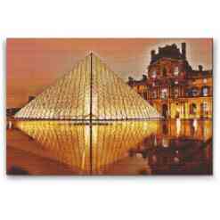 Diamond Art-billede, der fanger skønheden i det ikoniske Louvre Museum i Paris. Genskab verdens største museum, med en strålende palet af smukke diamanter.